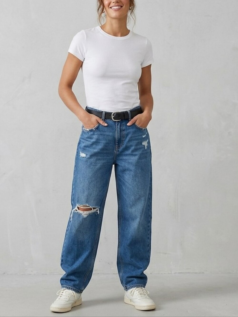 BDG by Urban Outfitters Tapered Baggy Women's Jeans. Size 32. 💙 NWT